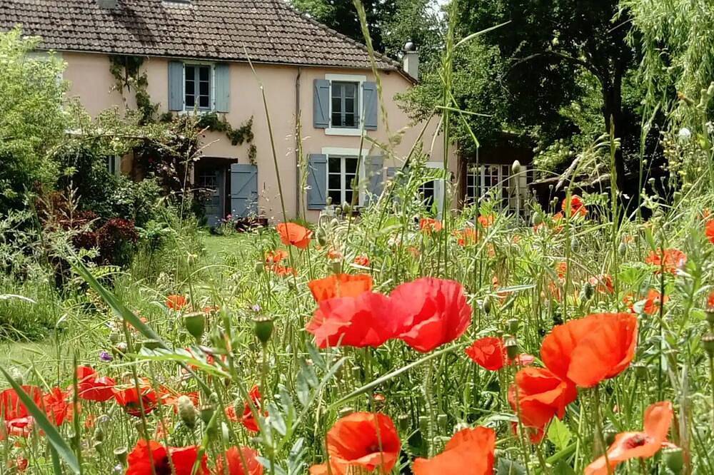 Attractive holiday home in central France in Tranzault, La Châtre und Umgebung