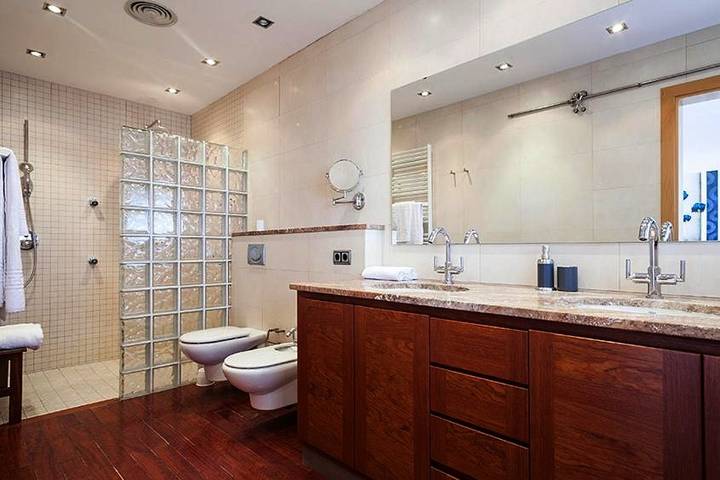 Location de vacances pour 12 personnes, avec piscine ainsi que jardin et vue, animaux acceptés à Garriguella - 3