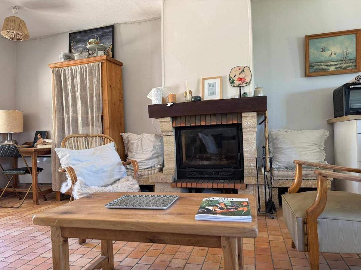 Quiet cottage with nice view between Mâcon and Cluny in Cenves, Région de Villefranche-sur-Saône