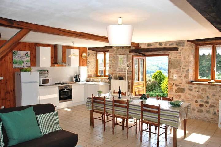 Location de vacances pour 5 personnes, avec jardin à Les Ardillats