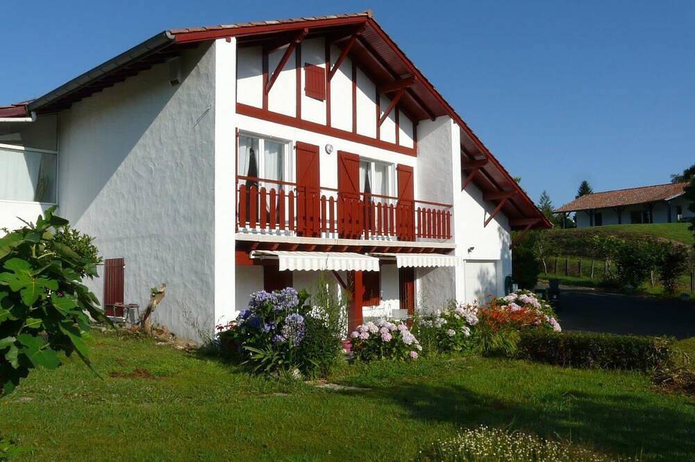 Irrintzina - Villefranque in Villefranque, Bayonne region