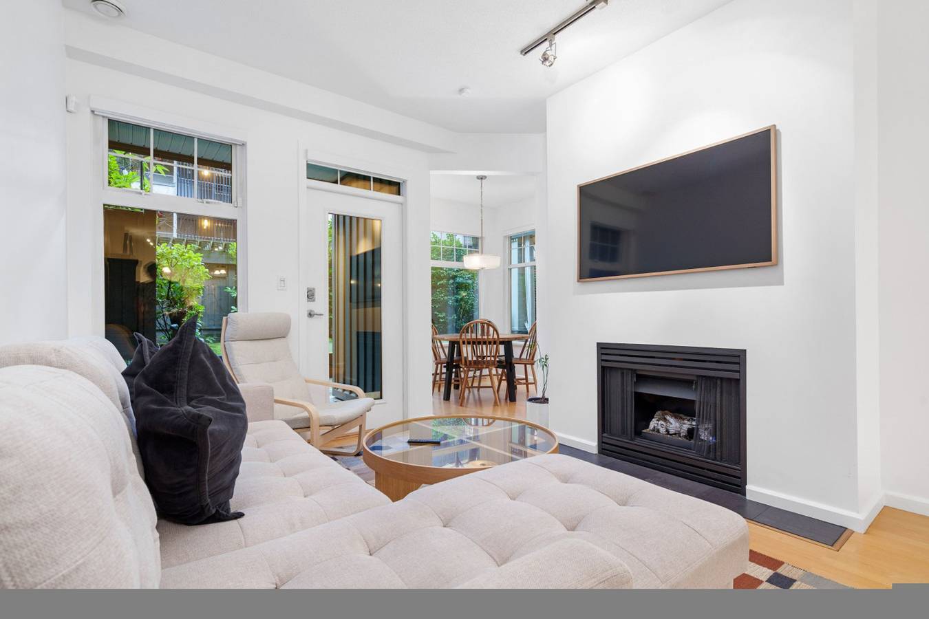 Ganze Wohnung, 2Br World Cup Stay | Expansive Backyard + Parking in Vancouver, British-Columbia