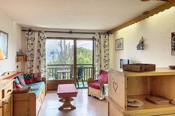 Gîte pour 3 personnes, avec balcon dans Office De Tourisme De Combloux