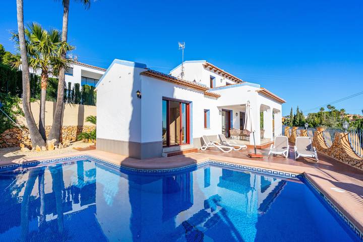 Villa “Paraíso” com vista mar, Wi-Fi e ar condicionado in Les Bassetes, Calpe