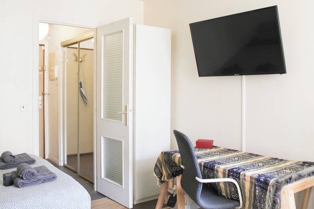 Appartement entier, Studio lumineux à Vanves, proche de Paris in Vanves, Hauts-de-Seine