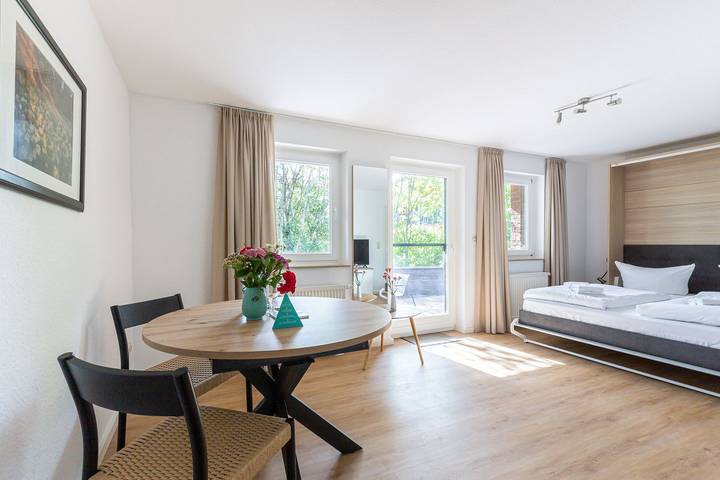 Ferienwohnung für 2 Personen, mit Terrasse und Garten in Ahrenshoop