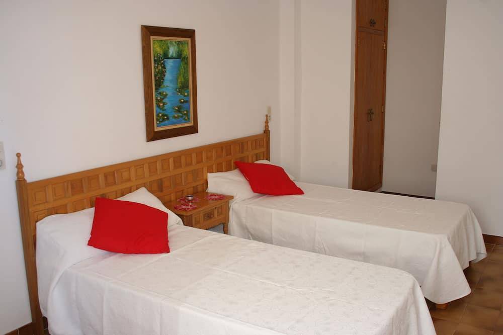 Entire apartment, App. Rigo (1st floor center, bedroom): Spacious beach apartment, frontal sea view in Cala Millor, Son Servera