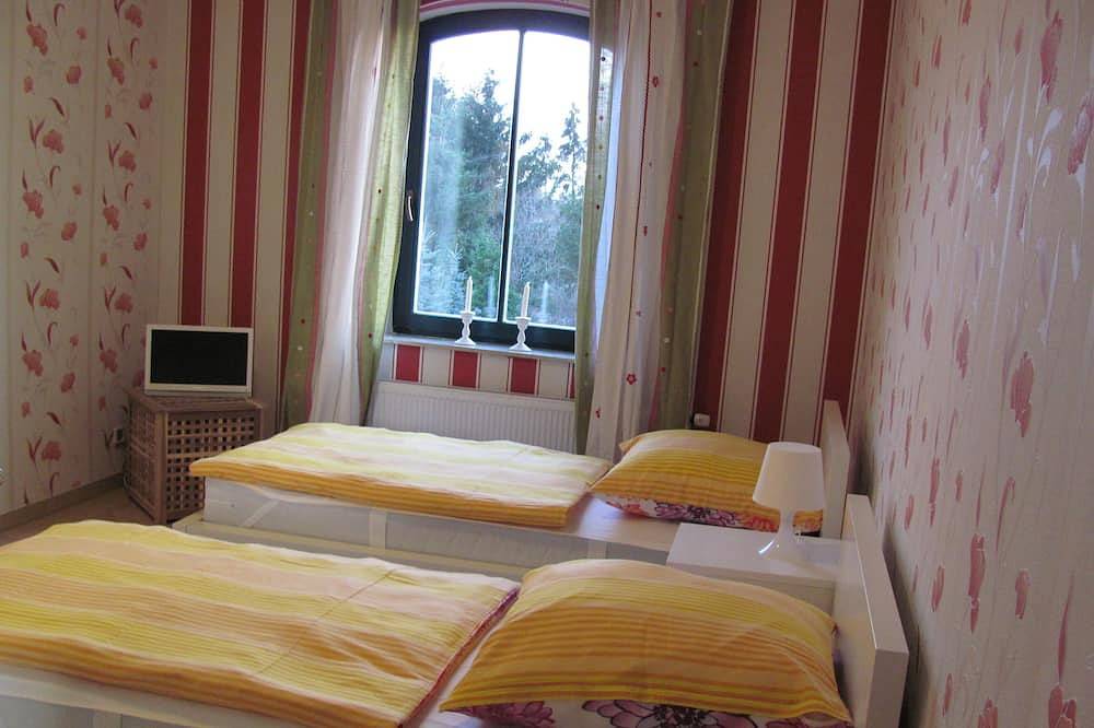 Großes Gutshaus mit Pool, wenige Minuten vom Strand in Hinrichshagen, Vorpommern Greifswald