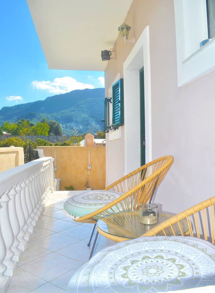 Location de vacances pour 2 personnes, avec vue ainsi que vue sur l’océan et jardin à Agios Gordios - 4
