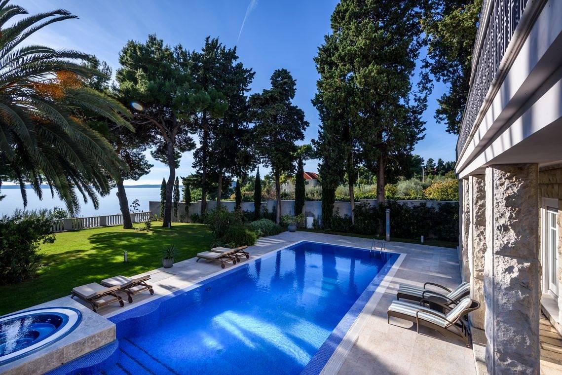Luxusvilla am Meer Castello Split mit privatem beheiztem Pool, Whirlpool und Sauna am Strand von Split in Split, Split-Dalmatien