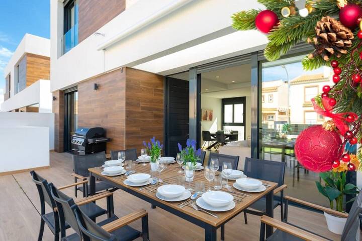Villa per 10 persone, con Balcone e Terrazza nonché Giardino e Piscina a El Campello