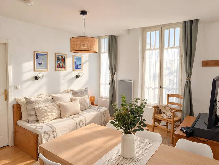 Entire apartment, “Cocon Luchon” Apartment in the Heart of Bagnères de Luchon in Luchon-Superbagnères, Bagnères-de-Luchon