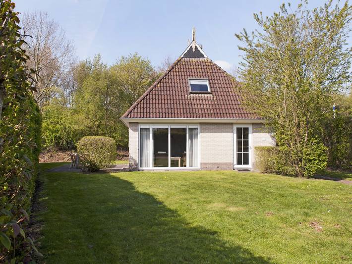 Vakantiepark voor 6 personen, with Terras and Tuin as well as Sauna in Eernewoude