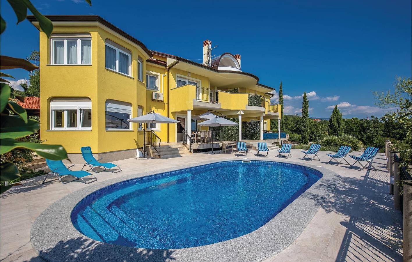 Holiday home for 10 people with terrace in Vrh Martinscice, Primorje-Gorski Kotar