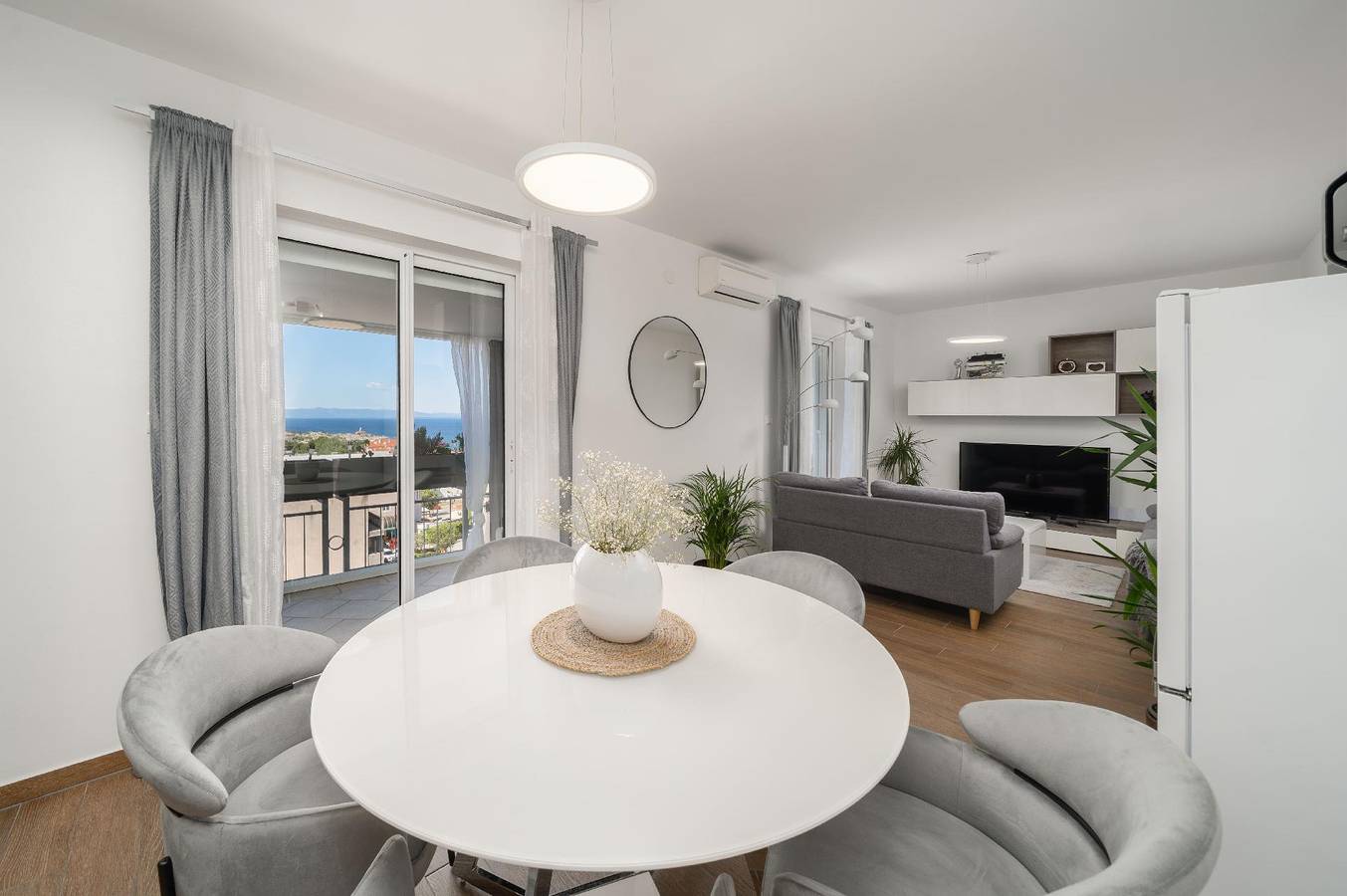 Appartement de vacances entier, Apartment Ana with breathtaking view of the sea in Makarska, Makarska riviera