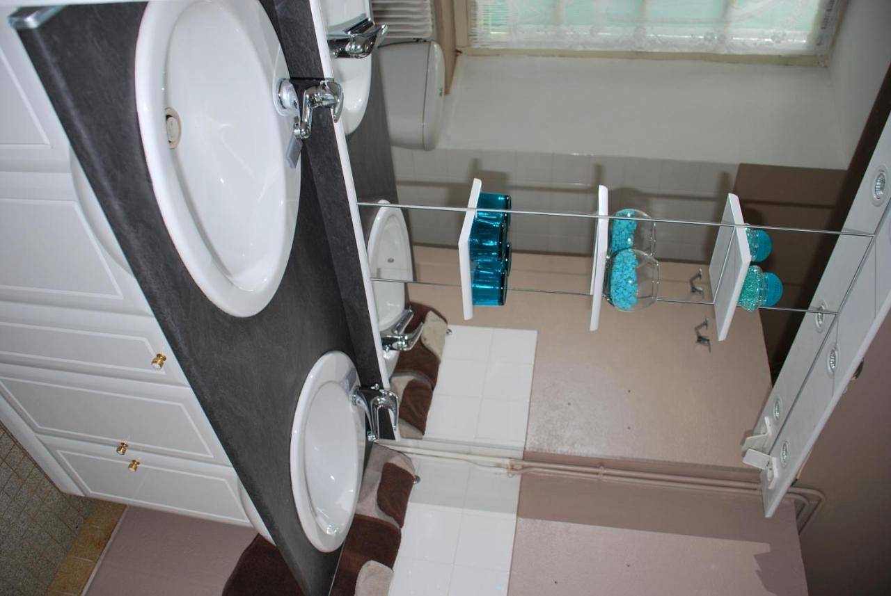 Triple Room with Private Bathroom in Ambialet, Région d'Albi