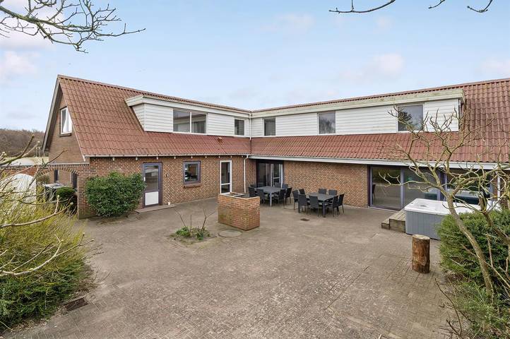 Ferienhaus für 16 Personen, mit Whirlpool und Terrasse sowie Sauna - 1