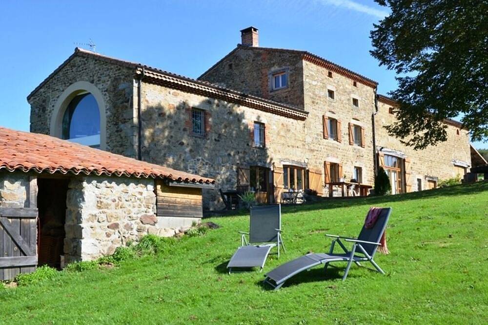 Gîte de groupe de Montcoudoux avec Sono. in Condat-lès-Montboissier, Région d'Ambert