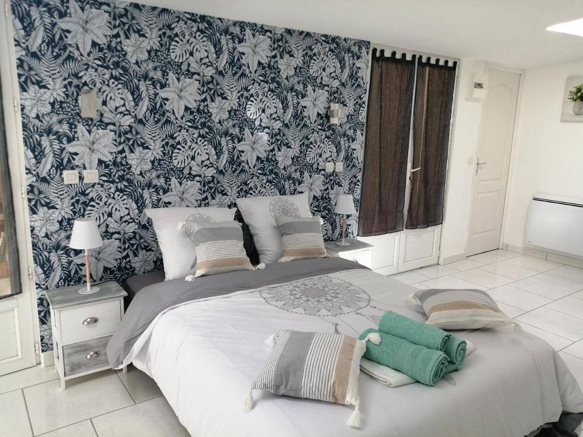 Double Room with Private Bathroom in La Tremblade, Côte de Beauté