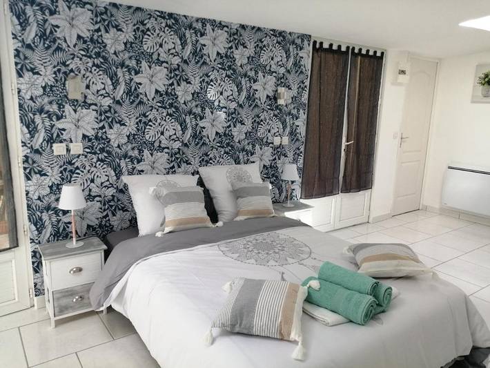 Chambre d’hôte pour 2 personnes, avec Terrasse ainsi que Jardin et Piscine à Bourcefranc-le-Chapus