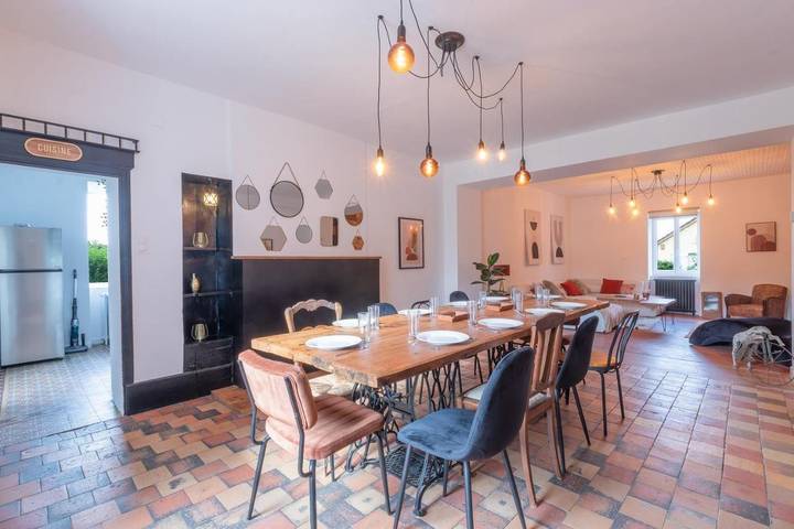 Location de vacances pour 10 personnes, avec jardin à La Guiche - 3