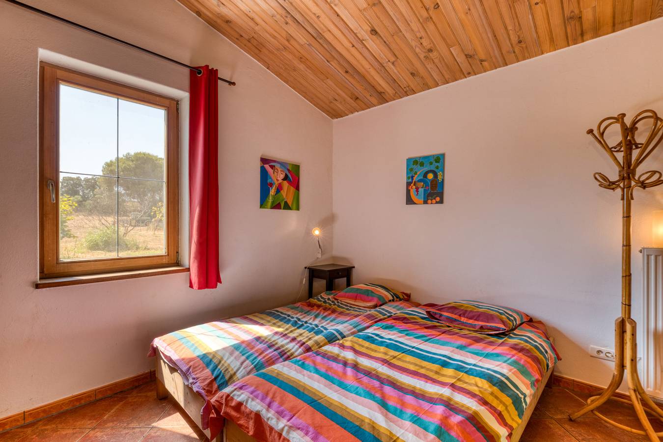 Estudio entero, Precioso estudio junto al río con piscina compartida y terraza privada. in Aspiran, Región de Lodève