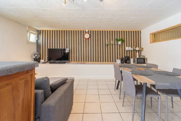 Apartamento entero, Apartamento "Fattoria" con terraza privada, jardín privado y Wi-Fi in Saint-Genis-de-Saintonge, Región de Jonzac
