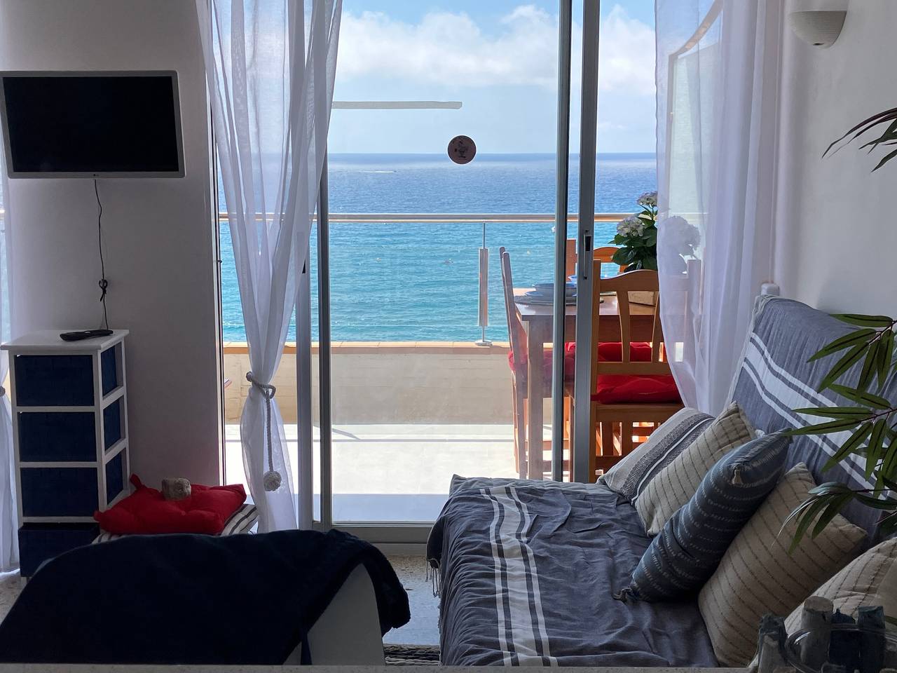 Ganzes Studio, Einzimmerwohnung "Costa Brava Beach" mit Meerblick, 2 privaten Terrassen und Wlan in Torre Valentina, Calonge