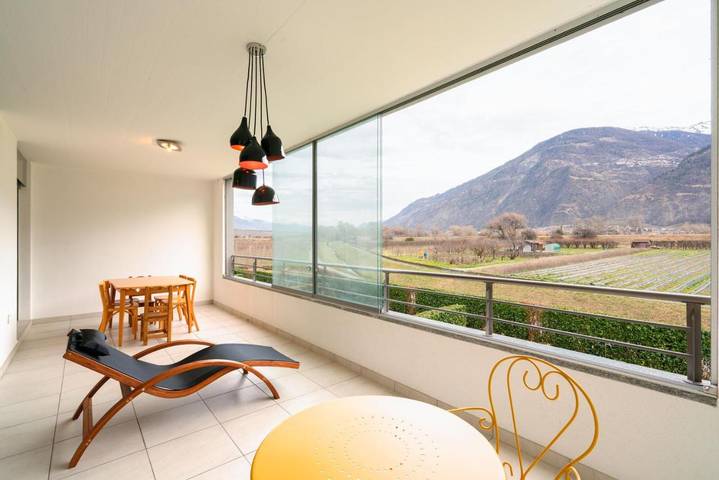 Gîte pour 4 personnes, avec vue et balcon à Saillon