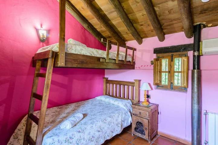 Centro de Andalucía, 3 Bd y 2 Br,Jacuzzi y Piscina, cascadas Planetrural in Algarinejo, Provincia de Granada