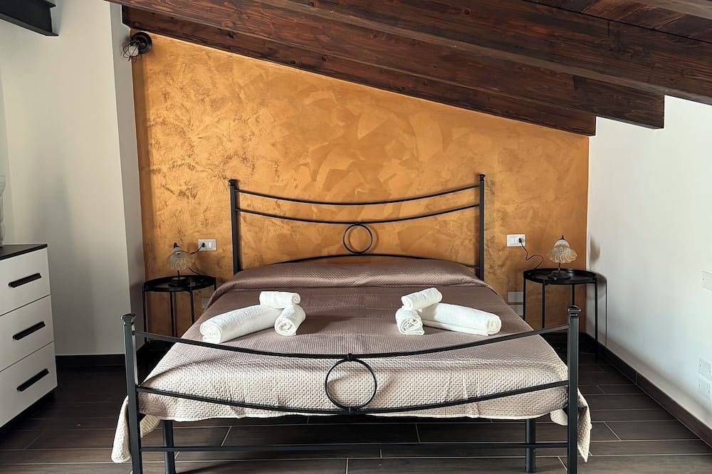 Entire apartment, Observatory. The Palace of the High Prelate in Fondi, Latina Province