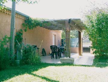 Gîte pour 2 personnes, avec jardin et terrasse à Ruoms