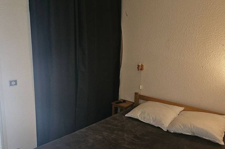 Entire apartment, Mountain-view apartment sleeps 6 in Embrun, Écrins National Park
