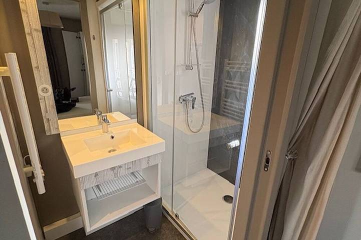 Gîte pour 6 personnes, avec terrasse et piscine à La Chapelle-Hermier - 4
