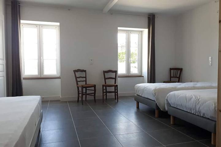 Gîte pour 12 personnes, avec jacuzzi et jardin à Surgères - 3