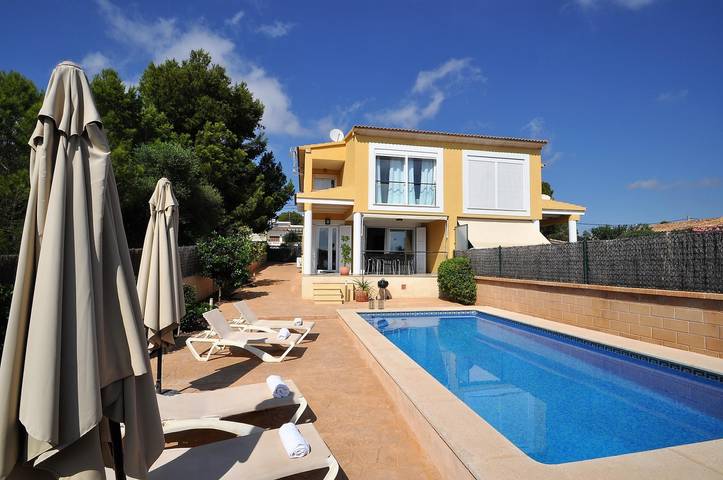 Schöne Villa "Es Pas" mit Pool, Klimaanlage, Wlan, Terrassen & Meerblick in Cala Pi, Llucmajor