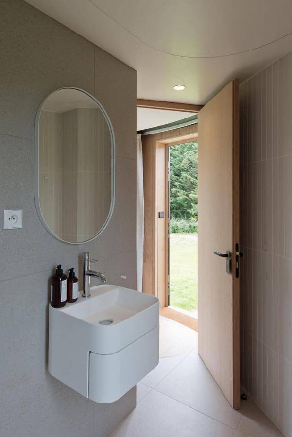 Hôtel pour 2 personnes, avec sauna ainsi que piscine et jardin, animaux acceptés à Uchaux - 2