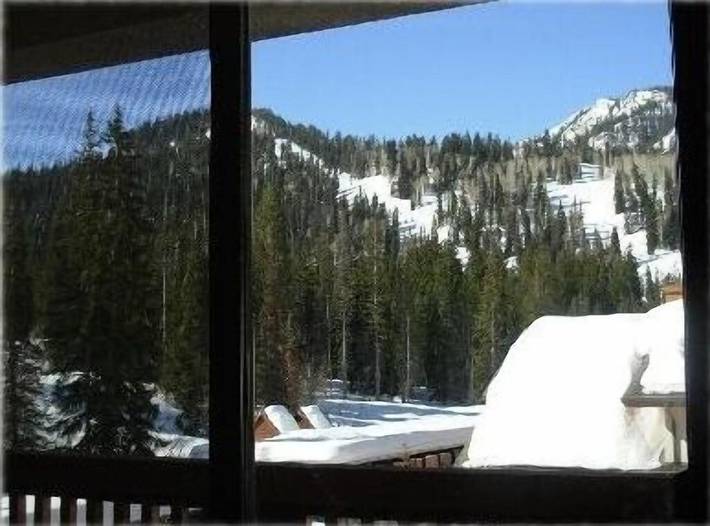 Location de vacances pour 6 personnes, avec jacuzzi et piscine ainsi que sauna et balcon à Solitude