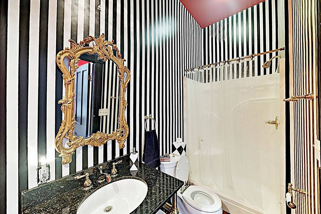 Designer home in Historic District with upscale kitchen in Savannah, Chatham County