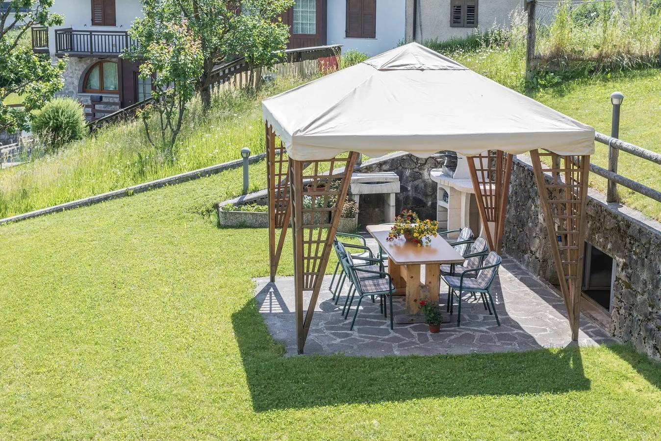 Appartamento intero, Appartamento 'Maso Margherita - Brögli' con Vista Montagna, Balcone e Wi-Fi in Almazzago, Alpi dell'Adamello e della Presanella