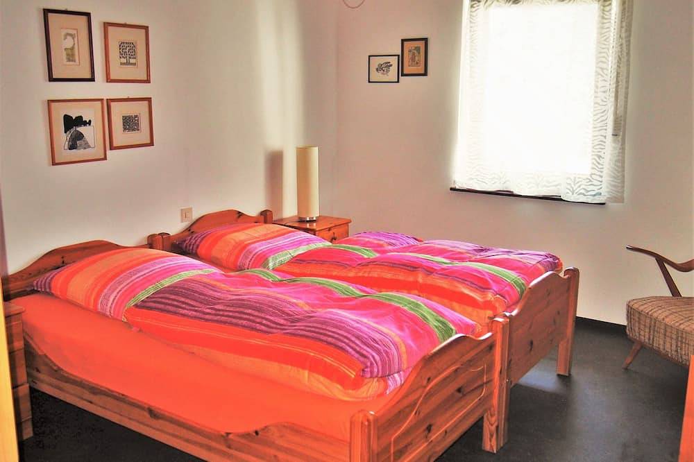 Ganze Wohnung, Gemütliche Ferienwohnung (45m2) mit Terrasse im alten Winzerort in Karlstadt, Fränkisches Weinland
