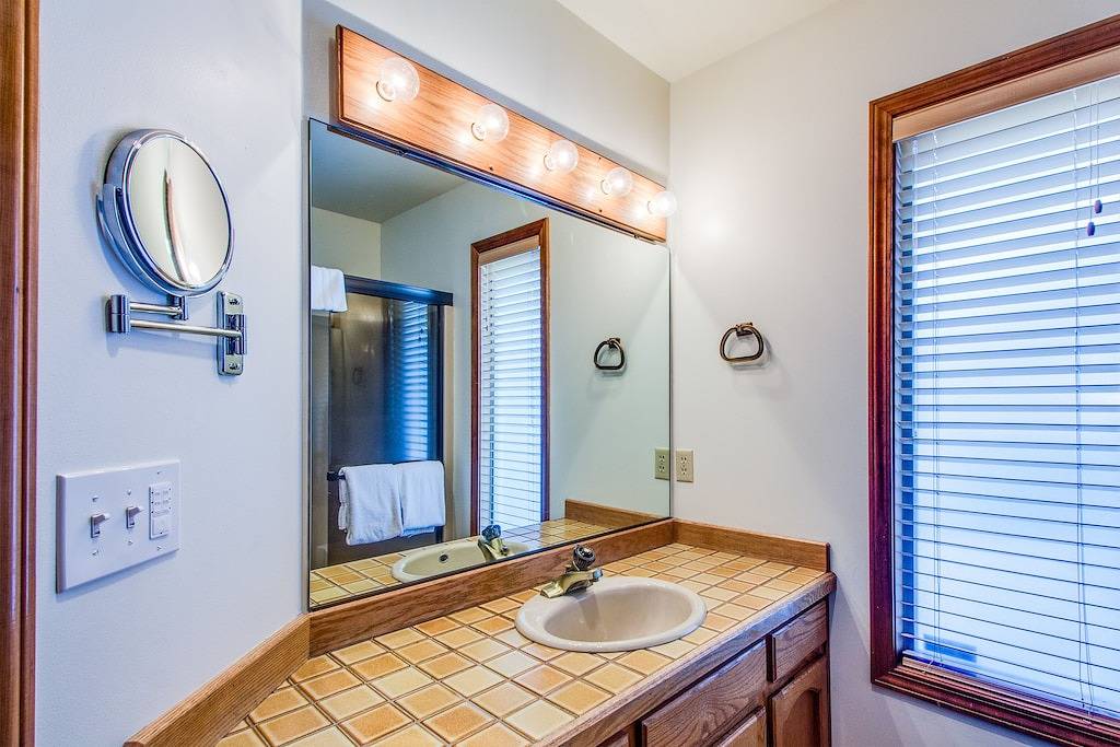 Kurzer Fußweg zum Deschutes River, Klimaanlage, Whirlpool in Sunriver, Deschutes County