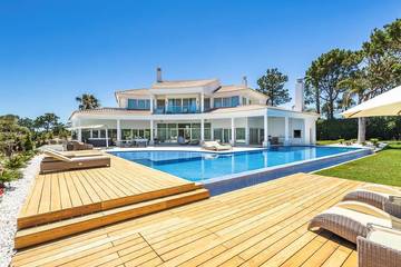 Villa für 10 Personen, mit Terrasse und Garten sowie Whirlpool und Sauna in Faro