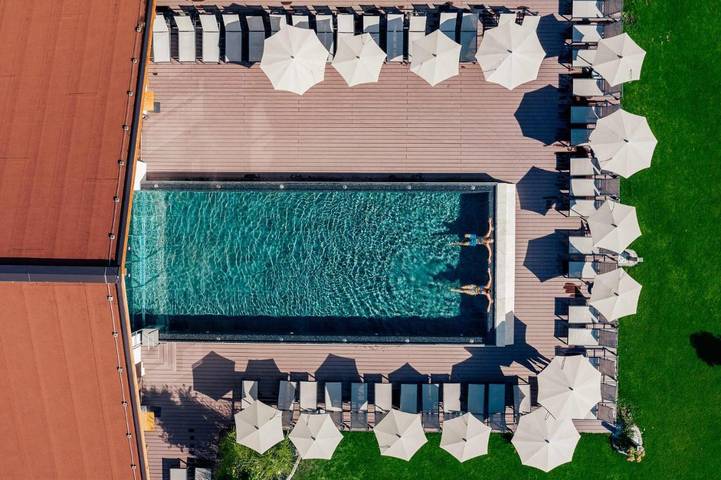 Hôtel pour 2 personnes, avec piscine ainsi que sauna et terrasse