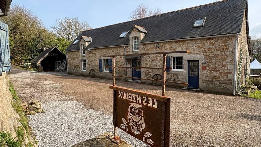 Petite house 'L'épicerie' with shared pool, shared terrace and Wi-Fi in Cléguérec, Pontivy region