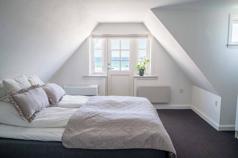 Beach house with private sauna and first class seaview! in Hovedstaden