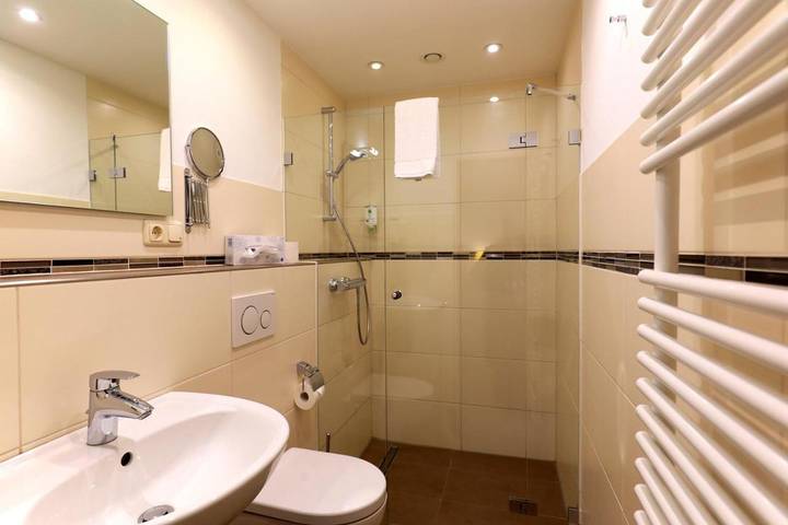 Hotel, mit Garten und Sauna in Düren - 4