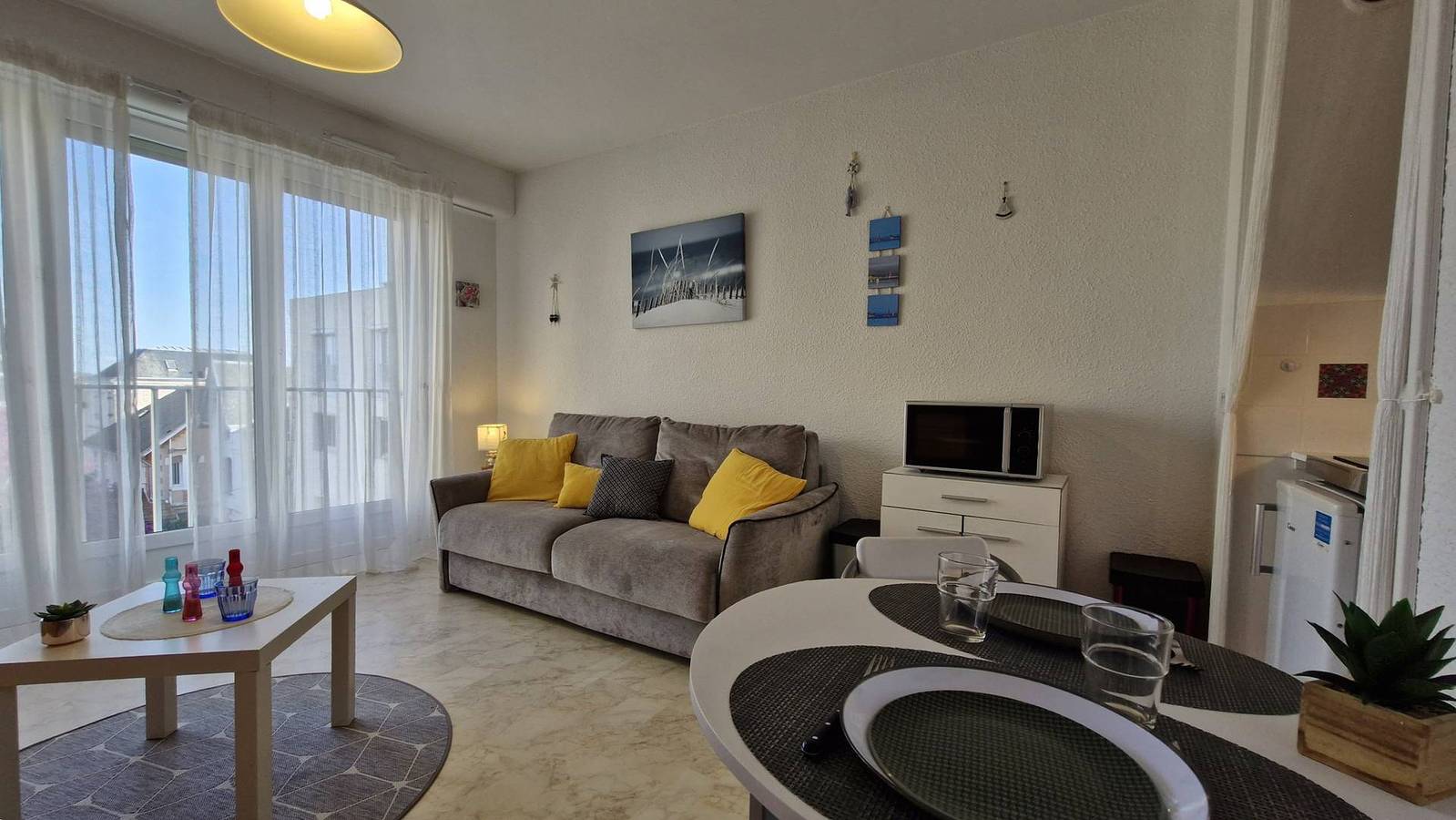 Studio entier, Royan - Studio Lumineux au calme - 30m de la Plage - Quartier du Parc in Royan, Côte de Beauté