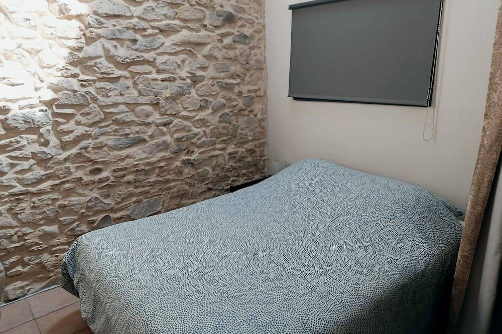 Maison de village du 18ème en pierres avec terrasse, à 15 minutes des plages. in Marsillargues, Côte méditerranéenne (France)