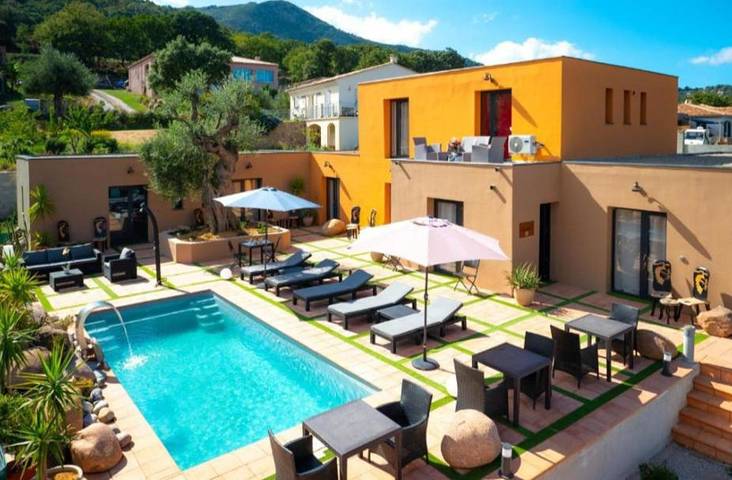 Auberge pour 6 personnes, avec Terrasse et Jardin ainsi que Piscine et Vue